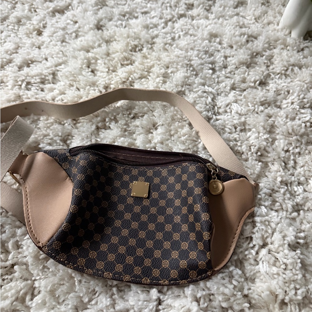 Elegant Brown and Tan Checkered Crossbody Bag - Picture 5 of 5